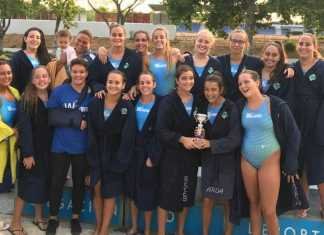 Triunfal estreno del equipo femenino de waterpolo