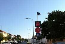 Nueva señal luminosa solar en la barriada de Vistazul