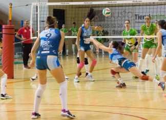 Derrota para el estreno del Cajasol Juvasa Voley