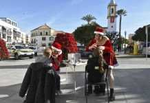 Baile, marionetas y maquillaje para animar la Navidad