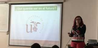 La científica Clara Grima ha visitado el IES Virgen de Valme