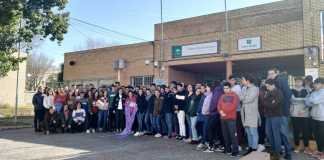 Un minuto de silencio contra la violencia de género