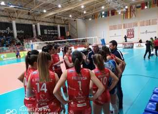 El líder no dio opción alguna al Cajasol Juvasa Voley