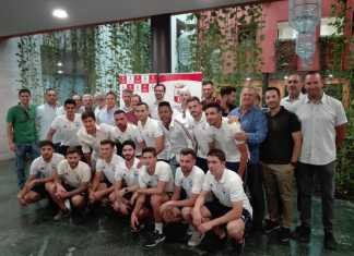 El At. Dos Hermanas visita el Ayuntamiento por su ascenso El At. Dos Hermanas visita el Ayuntamiento