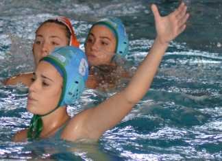 Se estrenan a domicilio las chicas del Waterpolo Dos Hermanas