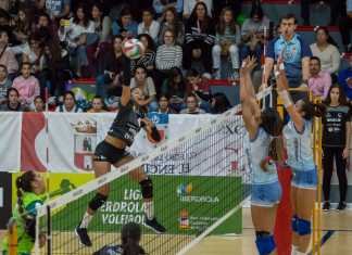 Victoria en el tiebreak en la difícil pista de AD Algar victoria en el tiebreak