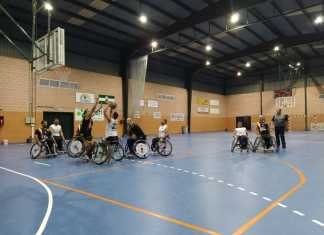 Espectáculo de baloncesto en silla de ruedas en el Pabellón Pepe Ot espectáculo de baloncesto en silla de ruedas