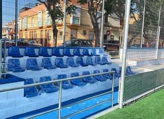 Nuevas sillas para las gradas del C.D. Doctor Fleming nuevas sillas