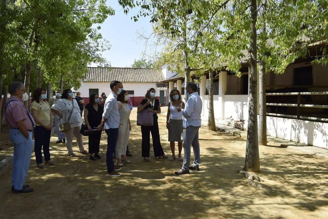 La finca nazarena de San Miguel de Montelirio acogerá el próximo curso 2020-21 un Ciclo Medio de Actividades Ecuestres. La delegada de Empleo