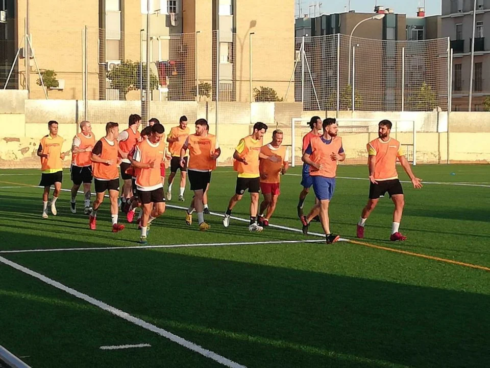 vuelve a los terrenos de juego