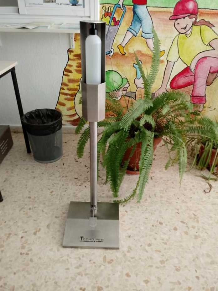 dispensador de gel sin contacto colegio san alberto magno dispensador