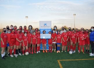 El fútbol femenino nazareno recibe una donación de La Caixa fútbol femenino