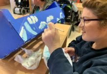 Cajas diseñadas por personas con parálisis cererebal cajas