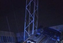 Aparatoso accidente junto al centro logístico de Amazon en La Isla aparatoso accidente