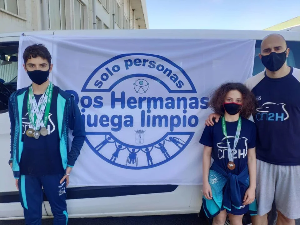 cuatro medallas