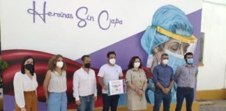 La mujer sanitaria y maestra homenajeada en el CEIP San Sebastián mujer