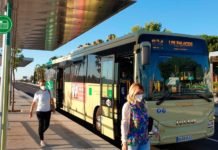 Autobuses metropolitanos por la plataforma reservada autobuses