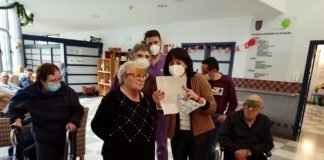 El IES Alvareda envía regalos de Navidad a una residencia el IES Alvareda