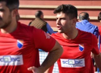 Cara y cruz en un puente de diciembre futbolero cara y cruz