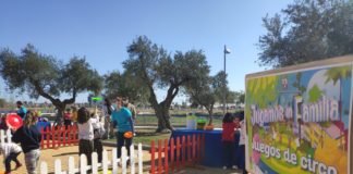 La familia volvió a jugar en los espacios al aire libre la familia