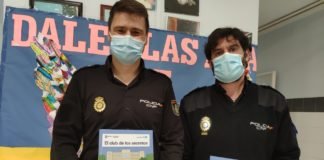 La Policía Nacional presenta un cuento al alumnado de Infantil la policía nacional
