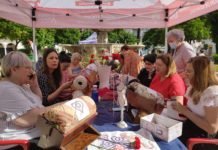 Los encajes de bolillos para tejer, novedad de las encajeras nazarenas los encajes