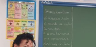 La limpiadora que deja mensajes positivos al alumnado en la pizarra Mª Carmen Rodríguez