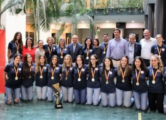 Recepción en el Ayuntamiento de las cadetes del BM Montequinto recepción en