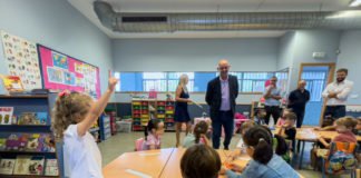 El alcalde inaugura el nuevo curso visitan dos colegios el alcalde