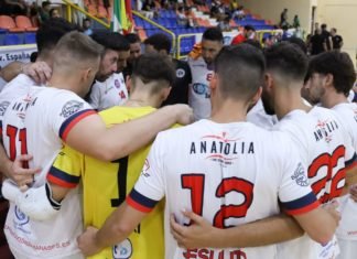 Golpe en la mesa para sumar la primera victoria de la temporada golpe en la mesa