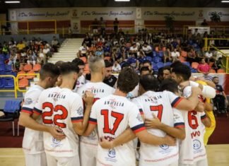 Cayó con las botas puestas ante el líder cayó con las botas puestas