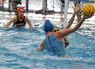 Reacción a tiempo del waterpolo femenino en Alcobendas reacción a tiempo