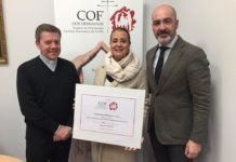 Flores de Pascua que valen 920 euros para el COF flores de pascua