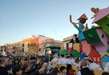 Fuegos artificiales para coronar una gran cabalgata de Reyes últimas inscripciones