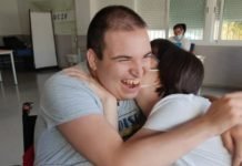 Nuevo autobús adaptado para las personas con parálisis cerebral nuevo autobús adaptado