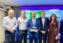 Primera Bandera Verde de la Industria entregada al Ayuntamiento primera bandera verde