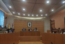 Tradicional despedida de concejales en el último pleno tradicional despedida