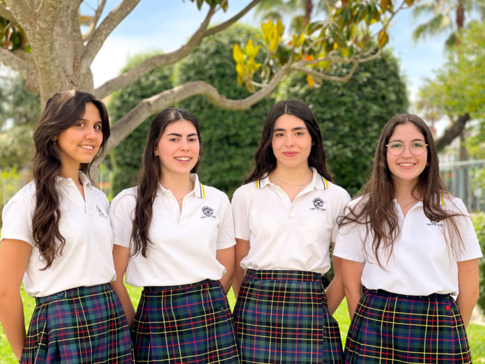 cuatro alumnas