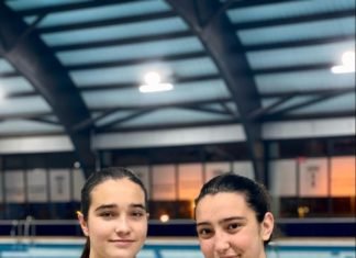 Dos juveniles con la selección española de waterpolo dos juveniles