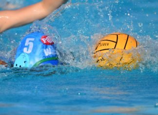 Comienza a esbozar su trayectoria en ligas nacionales de waterpolo comienza a esbozar