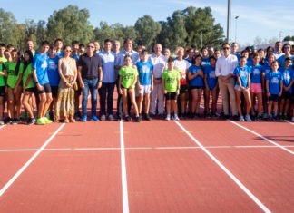 La pista de atletismo de la UPO se inaugura tras su remodelación la pista de atletismo
