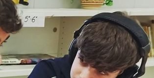 Curro Ronquillo destaca con su rap en el II Festival de Talento Amigoniano curro ronquillo