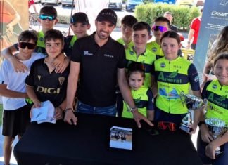 Alberto Contador con el ciclismo de escuela alberto contador