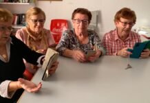 Taller para que las personas mayores pierdan el miedo al móvil taller