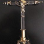 Un crucifijo de cristal Un crucifijo de cristal