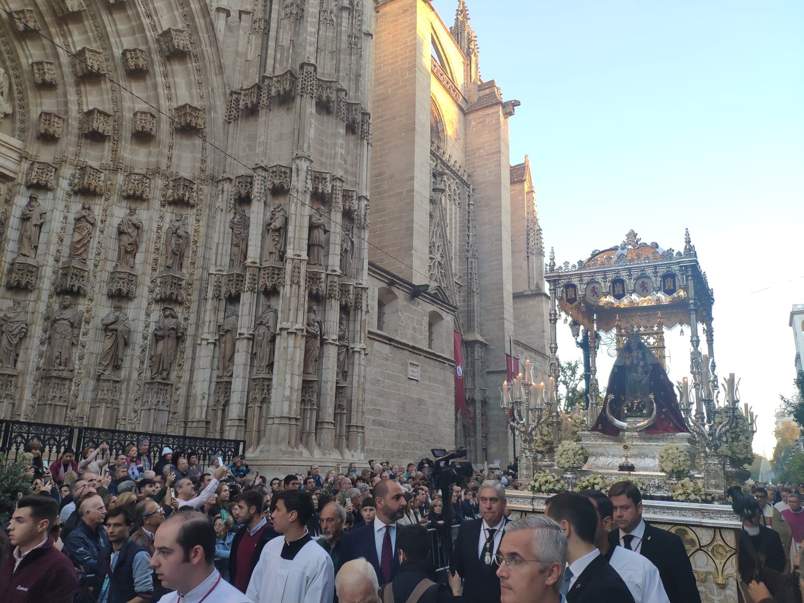 procesión de la virgen de valme por sevilla 775 aniversario reconquista resumen informativo del año 2023