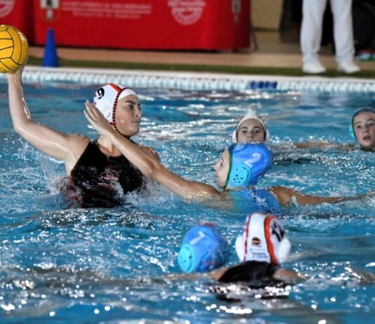 Montaña rusa para la despedida de 2023 del waterpolo femenino montaña rusa