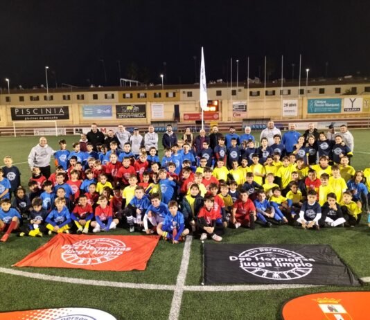 Unos 300 juguetes recaudados en la jornada Fútbol Solidario unos 300 juguetes