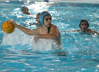 El trámite nazareno se salda con derrota para las chicas del waterpolo trámite nazareno