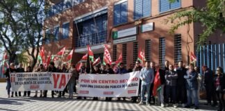 Concentración de CCOO por las deficiencias del IES Gonzalo Nazareno concentración de CCOO